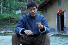 农村的一餐，简简单单一锅柴火焖饭，在搭配一道爽口的凉拌菜，旁晚坐在院子里感受农村的田园气息！#农村美食 #我的农村生活 #新农人计划2024视频封面