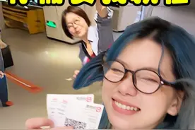 安慰心情不好的朋友，把她当废人一样去照顾!!! 朋友是治愈疲惫生活的良药，但真正能拯救你的朋友应该是自己
#朋友是治愈一切的良药 #低能量 #安慰朋友