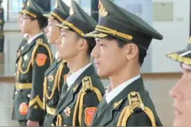【#杭州亚运会颁奖升旗手选拔 】挺拔的身姿、饱满的姿态，直击杭州亚运会颁奖升旗手选拔现场。#浙江dou知道 （来源：杭州2022年亚运会）视频封面