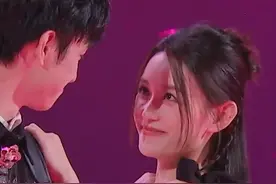双人舞《1+1》的舞台来啦~ #一拍即合的我们视频封面
