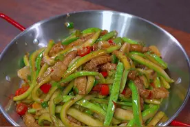 这才是西葫芦简单又好吃的做法，清脆爽口，好吃又下饭 #家常小炒 #下饭神器视频封面