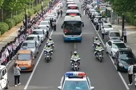 你们尽管去乘风破浪，身后有我们全力护航！“骑”开得胜，高考学子加油！@临沂交警视频封面