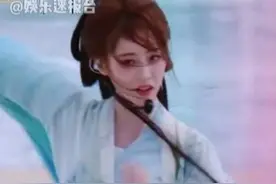 #祝绪丹因彩排风太大崩溃 虽然很惨但为什么这么好笑#祝绪丹  #乘风2025  #娱乐评论大赏  @DOU+小助手视频封面