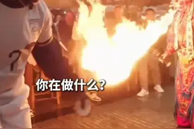 3月31日，美国网红“甲亢哥”来到四川成都，看川剧变脸、喷火表演等节目，感受到丰富的中国传统文化，连连惊叹！（记者：薛晨）#秀我中国#成都#甲亢哥#川剧变脸视频封面