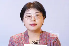 北京同仁医院医生提示：眼睛不舒服不要扛着，及时就诊避免青光眼大发作，造成不可逆的视力损伤。（央视频号:young健康）视频封面