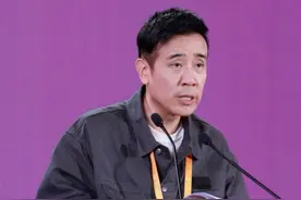 9月20日，演员于和伟在#2024北京文化论坛上谈到关于自己的网络热梗“接着奏乐接着舞”。他表示，流量没有错，流量代表着一种关注。关键是面对流量，“我们要给好的作品、给正确的价值观表达”。（记者 左卓 赵伟）