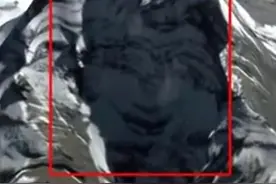 通过三维地图看冈仁波齐峰，隐约可见一张似真非真的笑脸视频封面