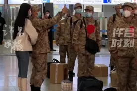 3月19日，新兵入伍女友挥泪送别，兵哥哥拉手手悄悄话依依不舍亲吻告别羡煞旁人，网友：求其他兵哥哥心理阴影面积！#入伍参军 #新兵 #我酸了 视频封面