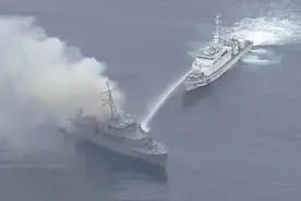 【日本自卫队扫雷艇起火倾覆 一人下落不明】11月10日，日本海上自卫队一艘扫雷艇起火，一名艇员下落不明。目前该艇已经沉没。视频封面