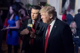 【特朗普提名国防部长声称：解放军15枚导弹即可摧毁美军10艘航母】日前，特朗普提名的国防部长海格赛斯声称：“最近十多年来，五角大楼针对中国做的兵棋推演全部失败；解放军可以用15枚高超音速导弹，20分钟内摧毁美军10艘航母。”视频封面