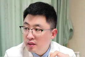 手指僵硬疼肿变形什么原因？怎么检查 #武汉协和骨科张波医生 #医学科普 #在抖音pick你的健康搭子 视频封面