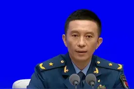 安排部分无人智能、高超声速等新型作战力量参阅 国务院新闻办公室今天上午举行新闻发布会，阅兵领导小组办公室副主任、军委联合参谋部作战局少将副局长吴泽棵表示，这次阅兵，参阅的所有装备均为国产现役主战装备，我们在展示新一代传统武器装备的基础上，也安排部分无人智能、水下作战、网电攻防、高超声速等新型作战力量参阅。#所有参阅装备均为国产现役主战装备视频封面