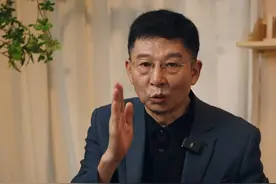 三伏天养狗要注意哪些问题？ 三伏天是狗狗中暑的高峰期，那铲屎官们应该注意哪些问题呢，听周老师来讲一下#狗狗 #狗狗健康 #狗狗的日常 #养狗经验分享 #狗狗心理学