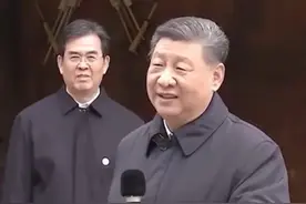 习近平总书记离开侗寨时，侗族群众深情地唱起《侗歌声声唱给党》，表达对总书记的热爱和依依不舍。（来源：央视新闻）视频封面