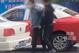 两司机起冲突对喷吐痰，网友：不能动手就用魔法攻击#搞笑#专治不开心 #辽宁 视频封面