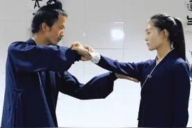 鹞子翻身 在拳法中，很多历害的招势，我们首先要通过坚苦练习到练透，方能体现出其根本所在，继而运用自如。#武当功夫 #鹞子翻身 #中华武术博大精深  #道家文化