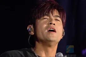 抖音官宣：真周杰伦抖音号来了！周杰伦入驻抖音！账号公开15分钟涨粉超5万，抖音此前辟谣花上亿签约其入驻。#周杰伦