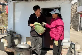 冬瓜放着都快烂了，阿凯今天配上排骨炖一锅，热腾腾的特下米饭视频封面