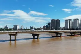 湘江洪峰正过境，预计30日下午退出警戒水位。请注意防范！#防汛 #洪水视频封面