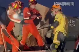 “都别说话！”废墟中传来阵阵敲击声，#中国救援队员听声定位被困者  ！视频封面
