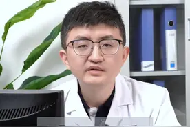 孩子发热千万不能捂！ 应该这样穿~#儿童发热怎么处理 #育儿经验分享 #科学育儿 #金牌育言家      #黄金1000天聪明不能等视频封面