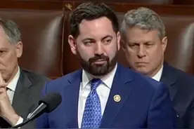 “不许中国买伊朗石油！”长臂管辖！#伊朗  报复#以色列  后 #美众院通过一项法案要制裁中国  #美国  议员：不能让伊朗摧毁以色列视频封面