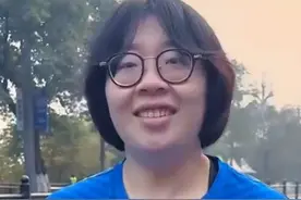 3月2日，《奇葩说》选手颜如晶减重60斤，现身重庆马拉松拿到奖牌，尝试用DeepSeek制定减肥计划，但非常磨人，争取今年年终完成减重百斤计划视频封面