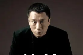 翠萍接头时把情报弄丢了，差点就将余则成暴漏视频封面