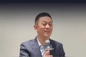 李斌“邀请”王传福去漠河充电：超充再快也不可能比换电快 #直拍  #2025上海国际车展   #2025上海车展视频封面