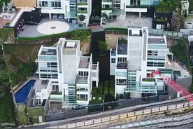 这四栋大别墅就是周星驰在香港的豪宅，3栋被卖掉只留一栋自住 #周星驰豪宅 #周星驰 #豪宅 #航拍视频封面