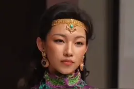 媒体曝上戏官网显示，《封神2》女主那尔那茜当过2015级老师#大象主播说 @子豪蒋一讲视频封面