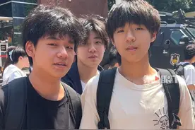 #重庆中考语文作文题目新鲜出炉 考生介绍作文主题二选一，一个是关于“天空”，一个是“心怀热爱，奔赴未来”。轻轻松松很好写，压力给到下一届！#媒体精选计划 #2025中考视频封面