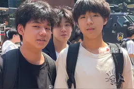 #重庆中考语文作文题目新鲜出炉 考生介绍作文主题二选一，一个是关于“天空”，一个是“心怀热爱，奔赴未来”。轻轻松松很好写，压力给到下一届！#媒体精选计划 #2025中考视频封面