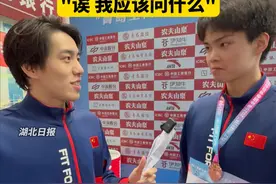 2025春锦赛赛后，孙佳俊在混采区客串记者采访湖北队队友徐海博。（剪辑：祁泉）视频封面