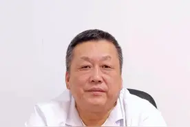 胸口疼痛，胸闷，憋气竟然是抑郁搞的鬼！ 很多人在出现胸口疼痛、胸闷、憋气等症状时，往往首先会想到心脏或呼吸系统的问题。然而，有时候这些症状可能是由抑郁症引起的。#哈尔滨附三中医院联合会诊 #抑郁症患者 #医学科普 #胸闷气短 @DOU+小助手视频封面