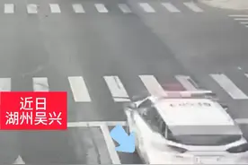 女子公交车上突发心脏不适，警民接力上演“生死时速”#紧急救援 视频封面