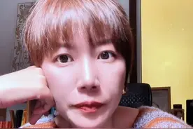 遇到职场刺头怎么办？三招教你用流程破局，领导都夸高情商！ 职场刺头总让你头疼？别当善人更别当恶人！学会这三招： 
向上汇报： 肯定贡献+暴露隐患+解决方案，领导听完直夸大局观！ 
沟通话术： 把矛盾变流程优化，用制度说对错，当事人也心服口服！ 
借势借力： 不抱怨、不对立，用工作成果证明能力！ 
#职场生存法则  #领导沟通技巧  #职场人际关系  #高情商管理视频封面