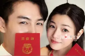2月18日，#陈晓陈妍希宣布离婚 ，九年婚姻走到尽头。两人多年情史回顾，曾因合作《神雕侠侣》结缘，随后相恋、结婚、生子、离婚。#陈晓和陈妍希多年情史回顾 #陈晓 #陈妍希视频封面