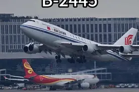 记录B-2445服役生涯末期的飞行视频封面