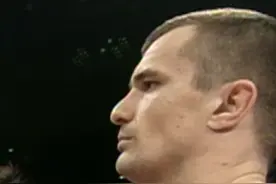 18年前的今天，面对山本宜久的挑衅，“战警”米尔科无需多言...#ufc 