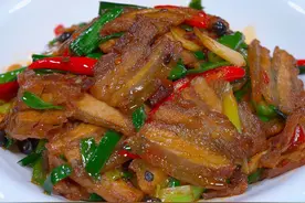 以后想吃回锅肉你就像我这样做，肥而不腻，咸香适口，太解馋了视频封面