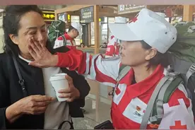 在机场看到去救灾的中国救援队 一位缅甸友人感动落泪 #缅甸友人看到去救灾的中国救援队感动落泪 #缅甸地震 #缅甸地震云南震感强烈 #中国红十字救援队视频封面
