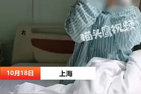 家长称四年级儿子被同学用笔戳伤右眼 对方家长不道歉也不看望 10月18日，上海。家长称自己在蔡逸逸夫小学上四年级的儿子被女同学用钢笔戳伤眼睛，导致右眼角膜穿透伤。孩子母亲表示：“这个女同学，平时就喜欢欺负他。那天在学校上课时，她直接跑过来拿钢笔戳我儿子的眼睛。”孩子母亲还表示，“孩子现在不戴眼镜基本看不见，视力也没办法恢复到之前的样子。对方家长也没有道歉和看望，学校和教育局对于此事仅表示已经交给警方处理，不清楚具体情况。”#校园霸凌  #家庭  #学校  #生活视频封面