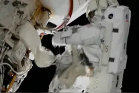 滞留太空7个月后，美国女宇航员完成太空行走 视频封面