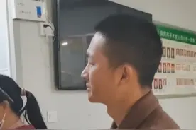 妻子临产，消防员丈夫在产房外焦急等待，得知母女平安，激动落泪。 网友：从此又多了一个身份，多了一份责任，希望执行任务的同时保护好自己。#迎接新生命 #产房外的等待 #每一个幸福瞬间都值得被记录 #消防员 #致敬 #每一位妈妈都是伟大的视频封面