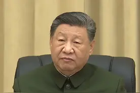 习近平: 新一轮科技革命和军事革命迅猛发展，战争形态加速演变，网络信息体系在现代战争中的地位作用空前凸显。（来源：央视时政）