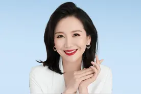 近期，“山姆代购在厕所分装蛋糕”事件在网络上引发热议，将食品代购这一行业的乱象推上了风口浪尖。代购们将大分量食品分装散卖，虽然满足了部分消费者的需求，但背后隐藏的食品安全问题却不容小觑。视频封面