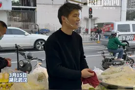 90后小伙摆摊炒饭走红网络引来网友“在线征婚”，本人回应：已有相亲对象正在接触视频封面