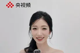 演员#王格格 微短剧行业的“高产创作者”，曾两年内拍摄近百部#微短剧 。最近，她选择剧本渐渐从“刷量”转为“刷质”。她表示，这是一种自然而然的转变。#CMG首届中国微短剧盛典