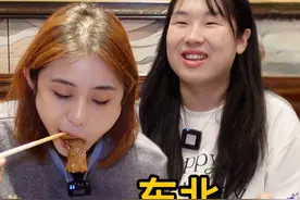 天冷必须来一锅东北铁锅炖鸡肉排骨！配上脆脆锅包肉，太香啦！视频封面
